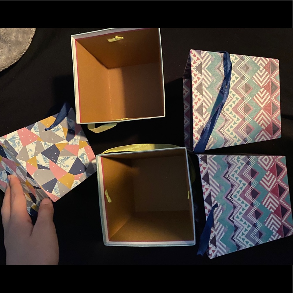 Set Of Containers - Picture 3 of 4